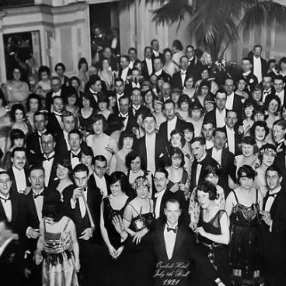 Overlook Hotel Keychain - Picture 4 of 7